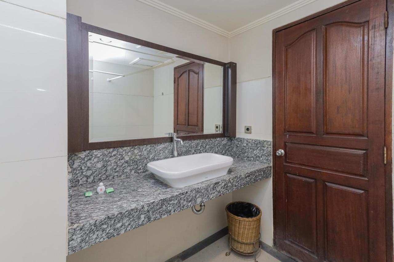 Urbanview Hotel Taman Suci Denpasar  Exterior photo