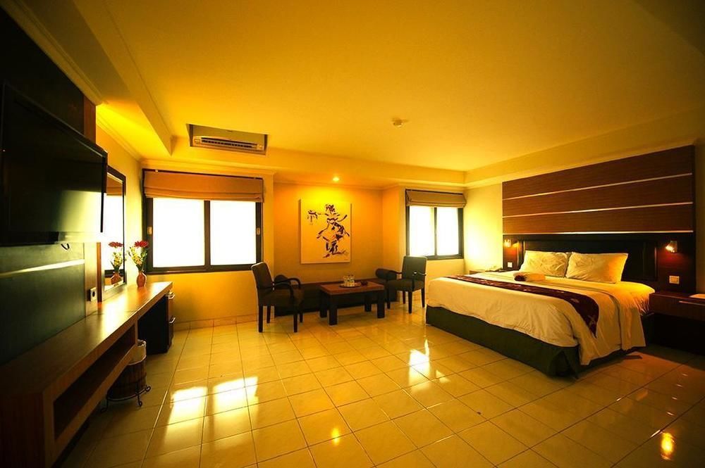 Urbanview Hotel Taman Suci Denpasar  Exterior photo